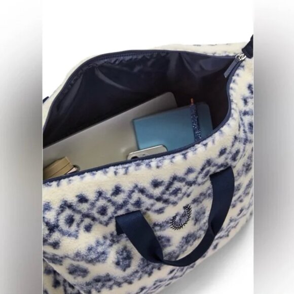 PINK Victoria's Secret Sherpa Teddy Duffel Bag Tote & Weekender - NWT - Picture 5 of 6